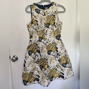 Vince Camuto Sleeveless Floral Midi Dress in White, Gold & Navy